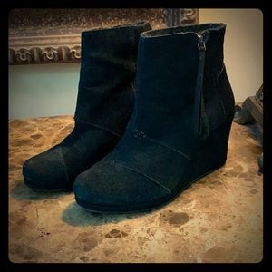 Tom’s black wedge bootie size 8
